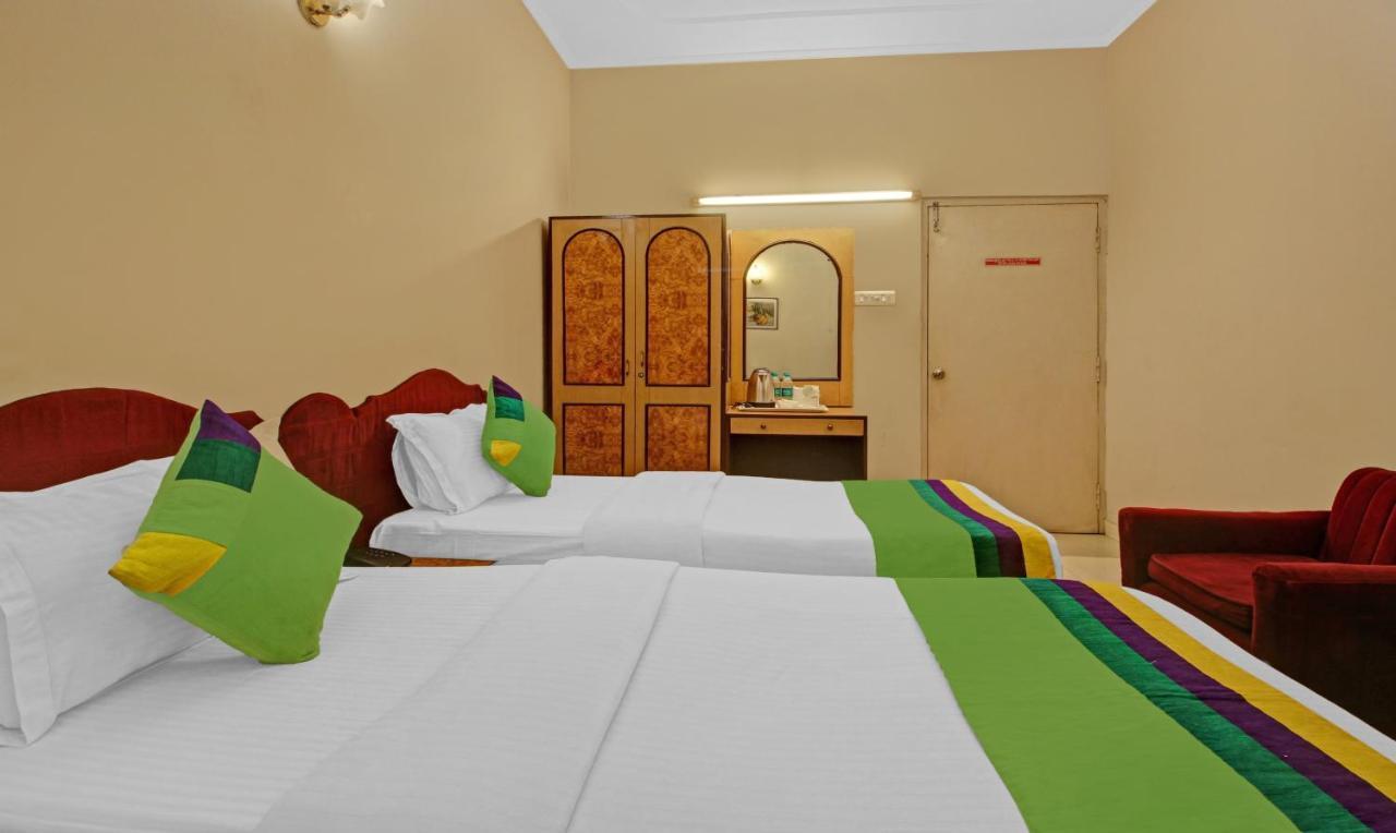 Treebo Mira Inn Calcutta Buitenkant foto
