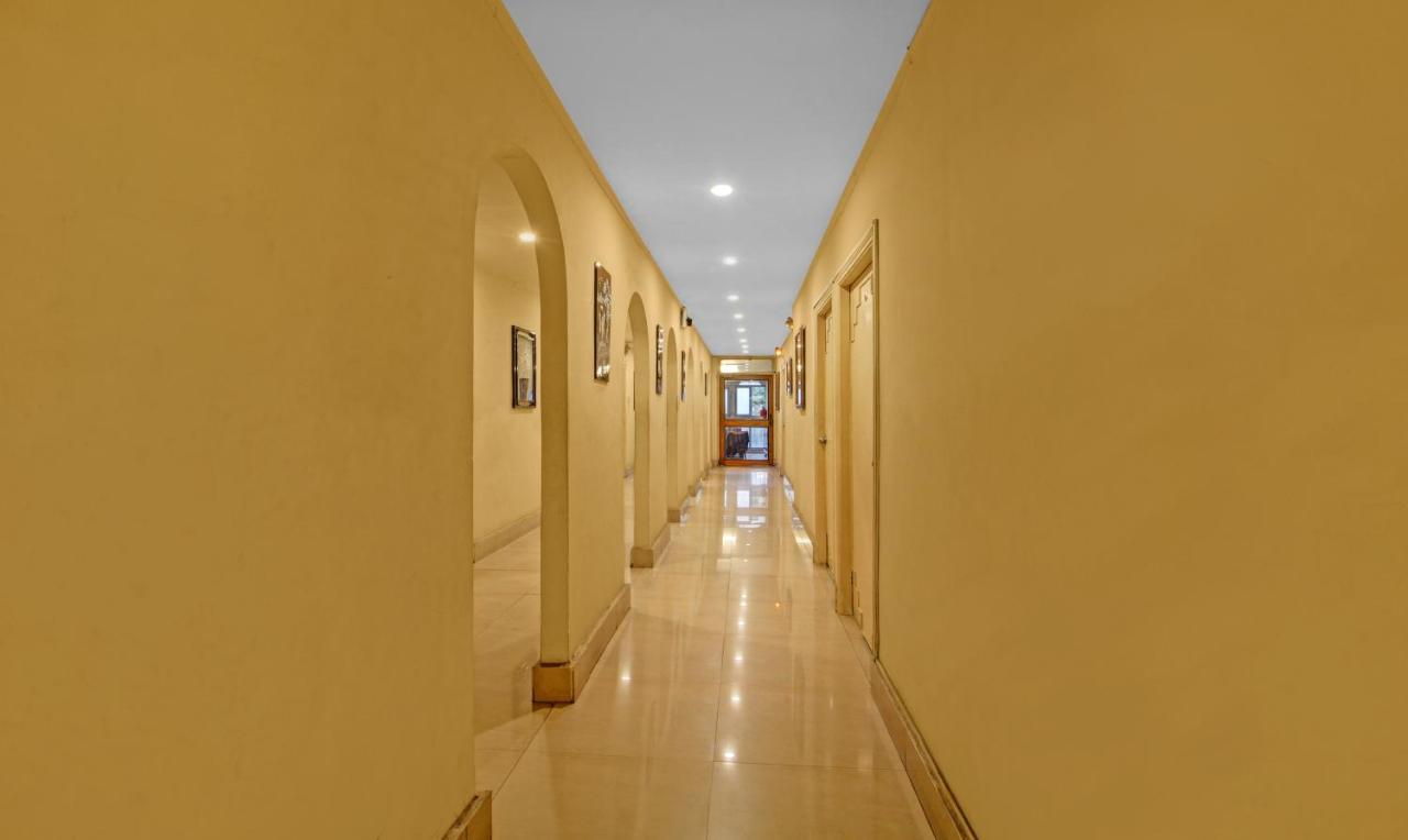 Treebo Mira Inn Calcutta Buitenkant foto